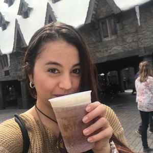 Meet your Posher, Manuela